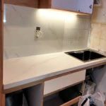 Perbedaan Top Table Berbahan Material Kompres Dan Granit